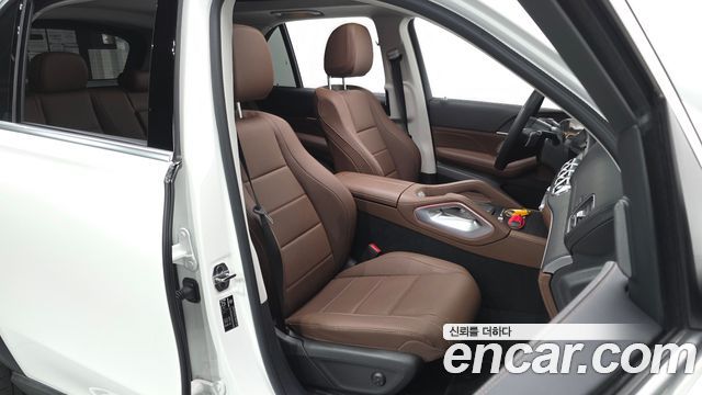 Mercedes-Benz GLE-Class 2025 — photo 16