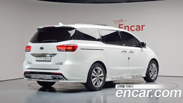 Kia Canival 2017 — photo 2