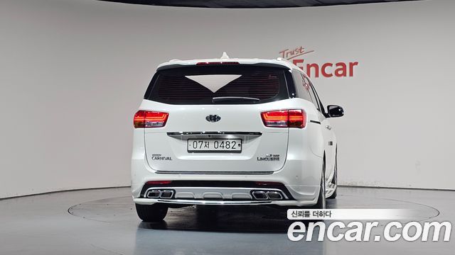 Kia Canival 2017 — photo 4