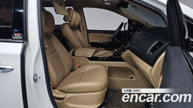 Kia Canival 2017 — photo 13
