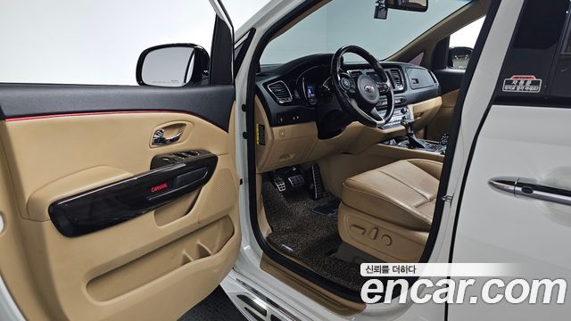 Kia Canival 2017 — photo 17