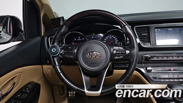 Kia Canival 2017 — photo 19