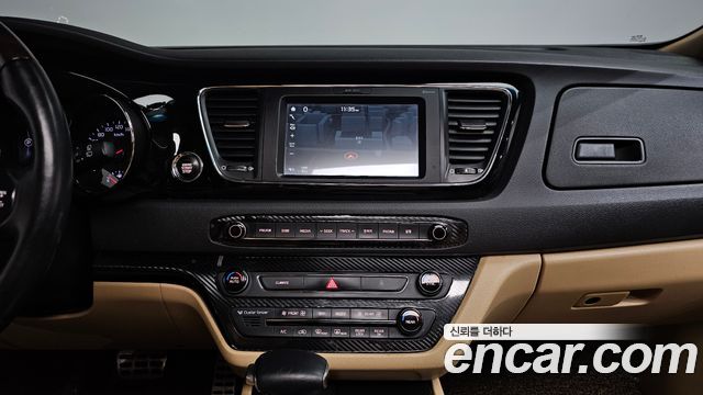 Kia Canival 2017 — photo 20