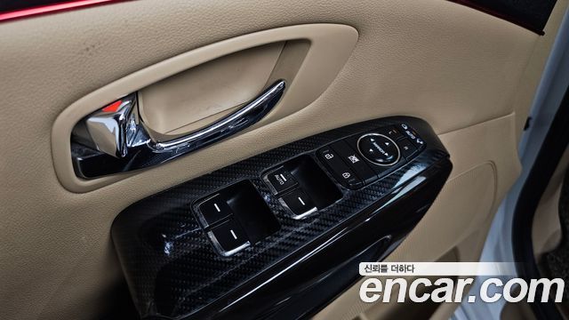 Kia Canival 2017 — photo 22