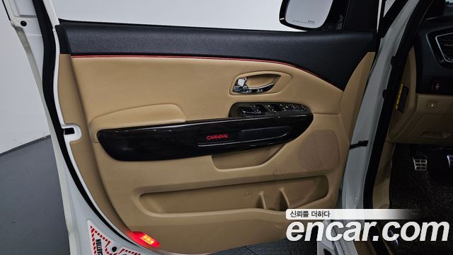 Kia Canival 2017 — photo 14