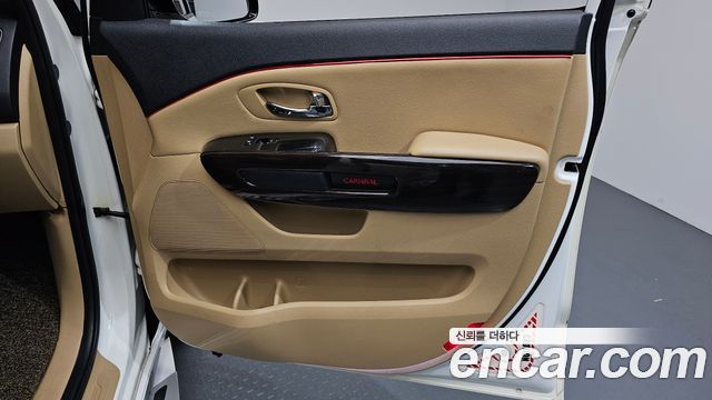 Kia Canival 2017 — photo 15