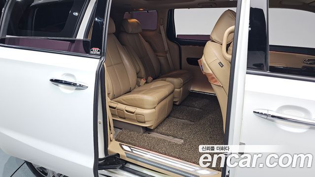 Kia Canival 2017 — photo 16