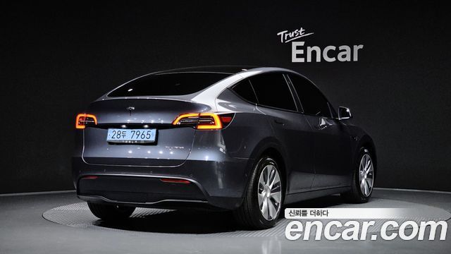 Tesla Model Y 2021 — photo 2