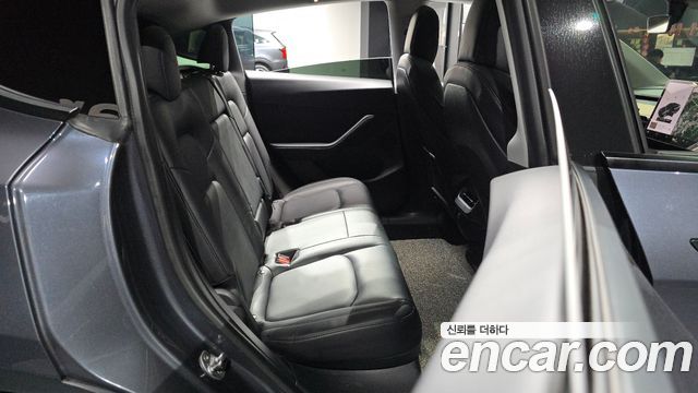 Tesla Model Y 2021 — photo 17