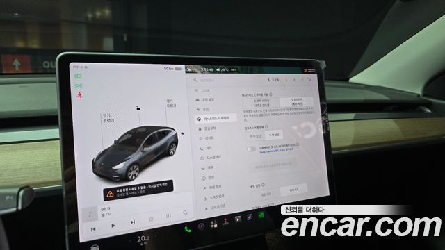 Tesla Model Y 2021 — photo 24