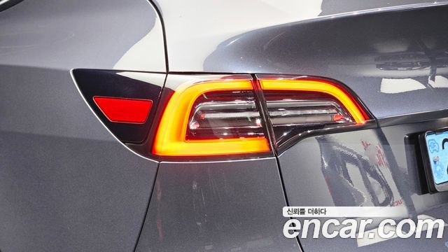Tesla Model Y 2021 — photo 9