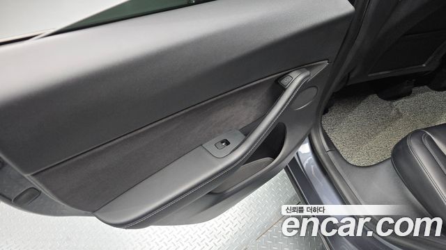 Tesla Model Y 2021 — photo 15