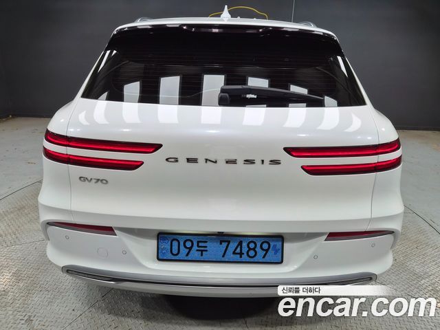 Genesis GV70 2022 — photo 2