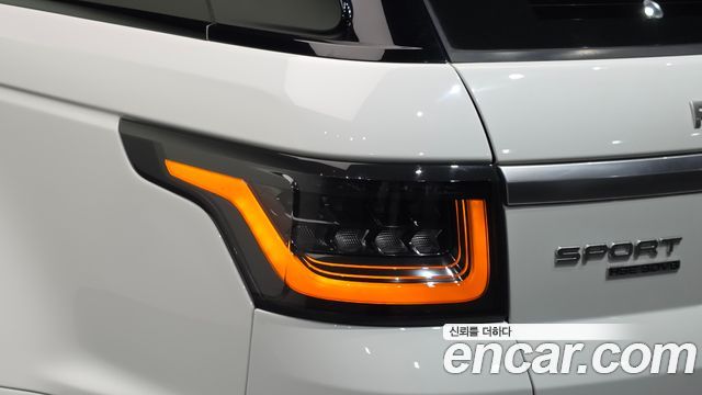 Land Rover Range Rover Sport 2018 — photo 9