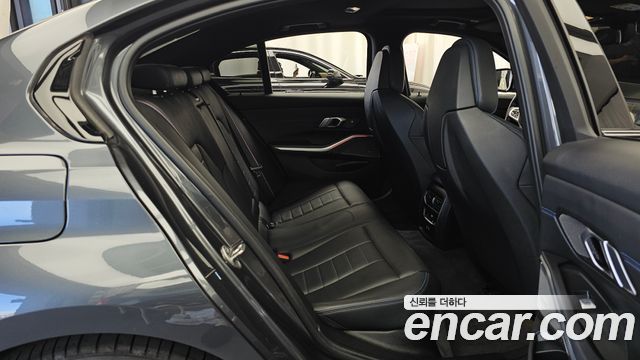 BMW 3-Series 2021 — photo 18