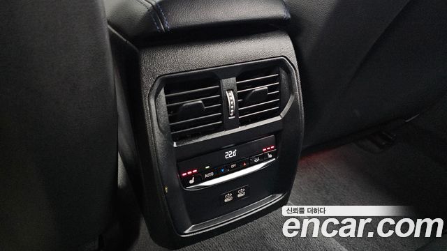 BMW 3-Series 2021 — photo 25