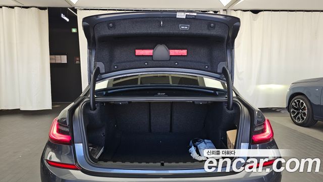 BMW 3-Series 2021 — photo 26