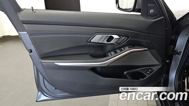 BMW 3-Series 2021 — photo 14