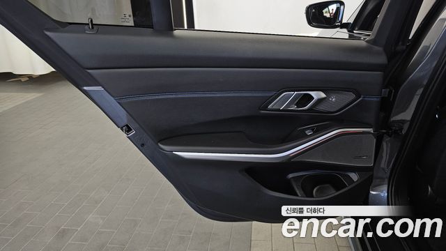 BMW 3-Series 2021 — photo 15