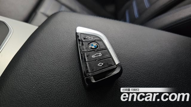 BMW 3-Series 2021 — photo 16