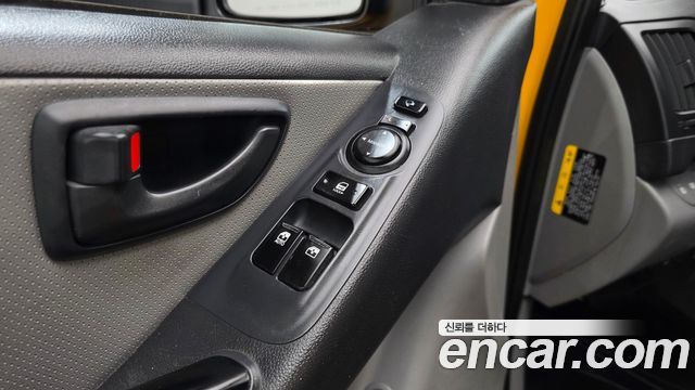 Hyundai Starex 2019 — photo 28