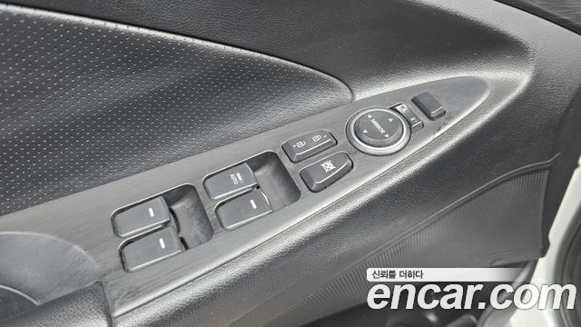 Hyundai Sonata 2013 — photo 28