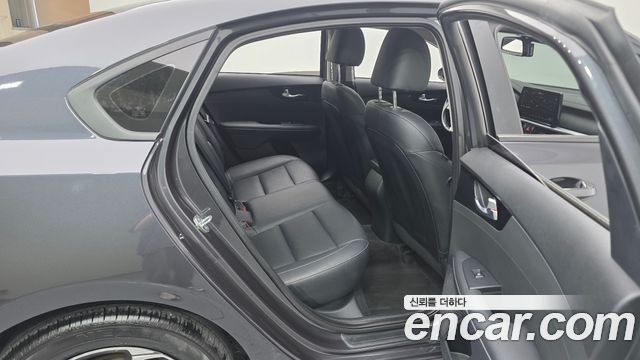 Kia K3 2023 — photo 11