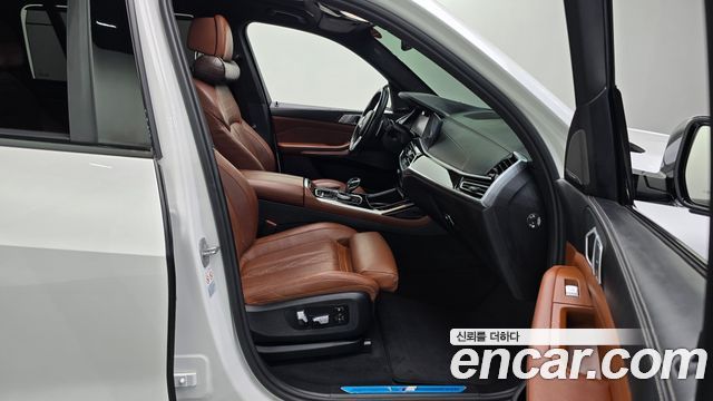 BMW X7 2021 — photo 17