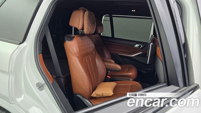 BMW X7 2021 — photo 16