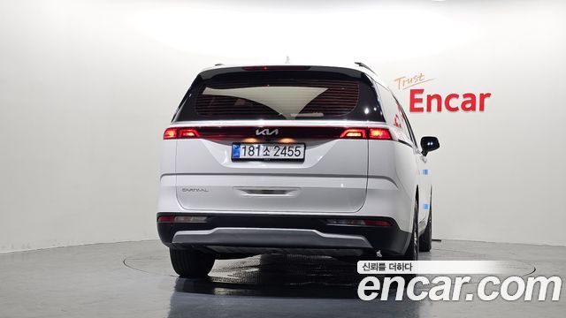 Kia Canival 2023 — photo 4