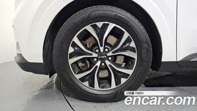 Kia Canival 2023 — photo 5