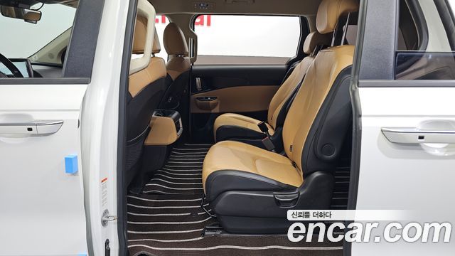 Kia Canival 2023 — photo 17