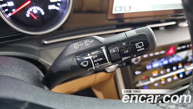 Kia Canival 2023 — photo 24