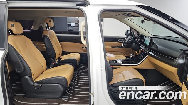 Kia Canival 2023 — photo 16