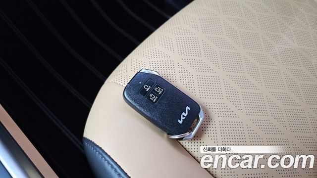 Kia Canival 2023 — photo 36