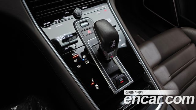 Porsche Panamera 2018 — photo 9