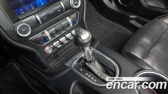 Ford Mustang 2020 — photo 12