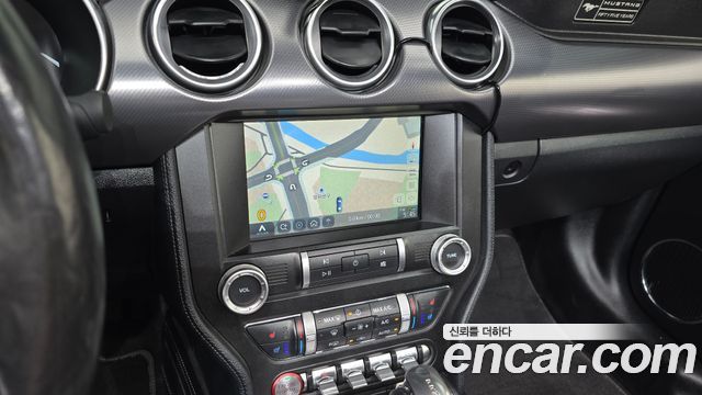 Ford Mustang 2020 — photo 18