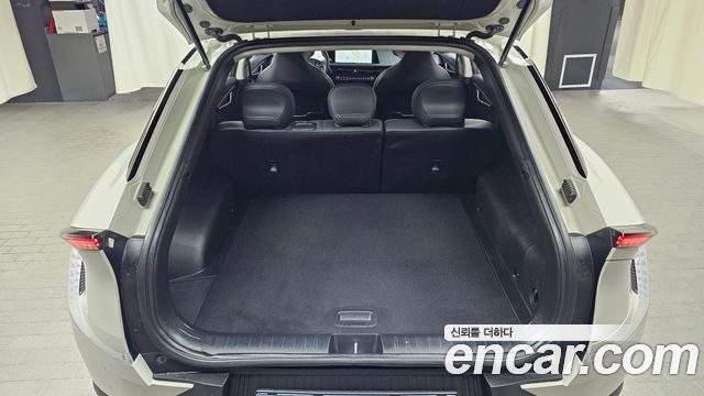 Kia EV6 2023 — photo 22