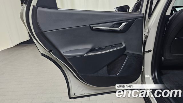 Kia EV6 2023 — photo 15