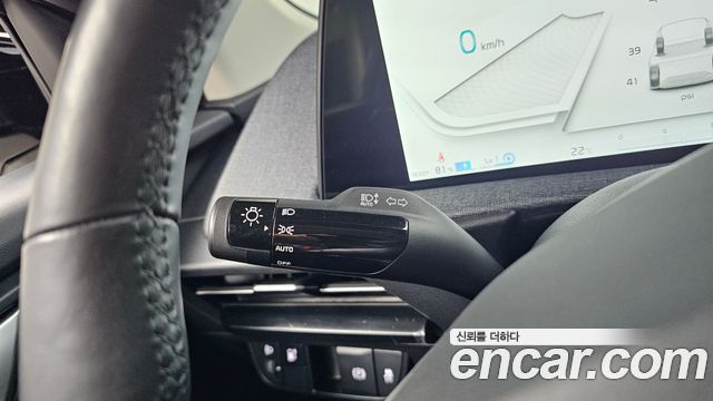 Kia EV6 2023 — photo 28