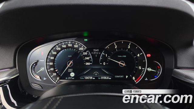 BMW 5-Series 2018 — photo 8