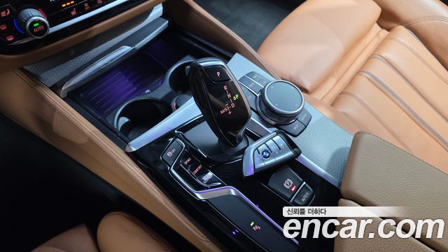 BMW 5-Series 2018 — photo 9