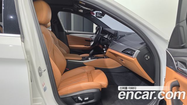 BMW 5-Series 2018 — photo 11