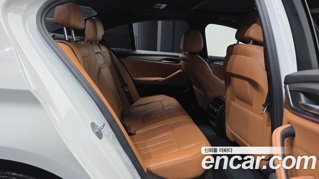BMW 5-Series 2018 — photo 12