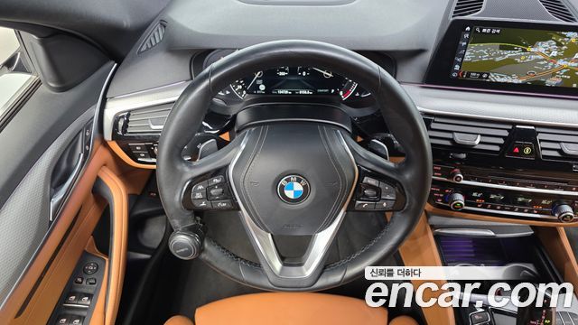 BMW 5-Series 2018 — photo 13