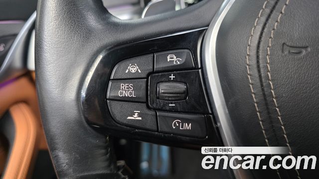 BMW 5-Series 2018 — photo 17