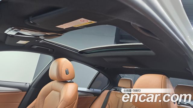 BMW 5-Series 2018 — photo 18