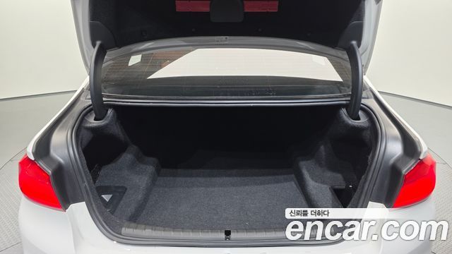 BMW 5-Series 2018 — photo 20