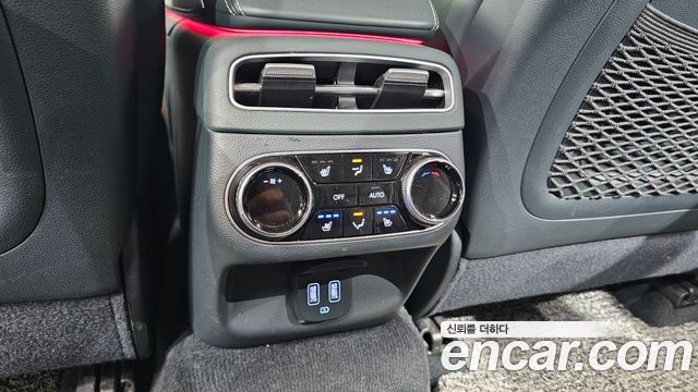 Genesis GV70 2022 — photo 16